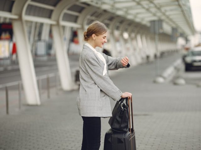 The Trekker’s Yulla Kanda Problem: Timing Your High-Altitude Adventure