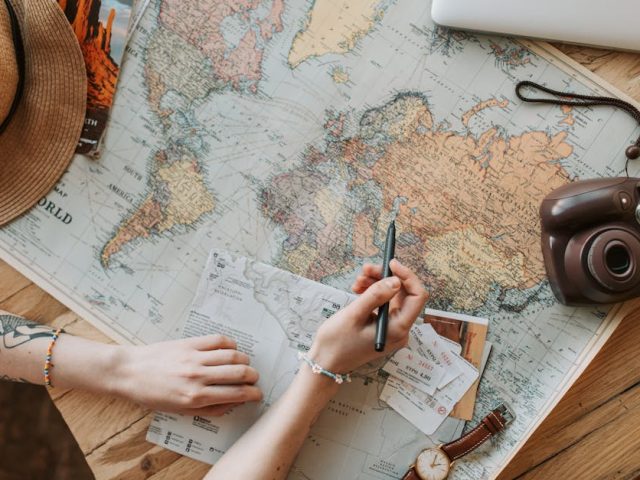 Best Travel Credit Card Reddit Recommendations 2025: Real User Data Analysis