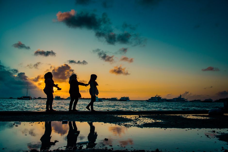 How to Meet People While Traveling Solo: A Shy Introvert’s Guide